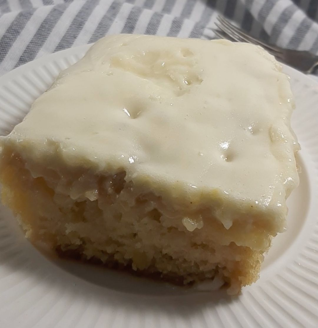 MOIST PINEAPPLE CAKE