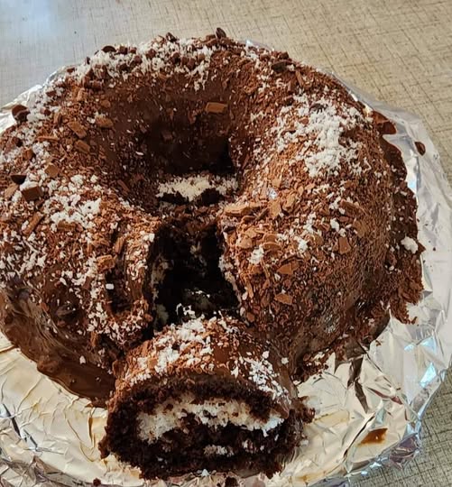 Ingredients : 1/4 Ib butter 1/2 cup castor sugar 3 egg yolks (large) 1 cup flour 1 1/2 teasp baking powder 2 tablespoon nestle cocoa powder 3/4cup milk Coconut filling : 3 egg whites beaten stiff 1/2 cup icing sugat beat stiff 1 1/4 cup coconut Mix in lightly Method for cake: For Complete Cooking STEPS Please Head On Over To Next Page Or Open button (>) and don’t forget to SHARE with your Facebook friends